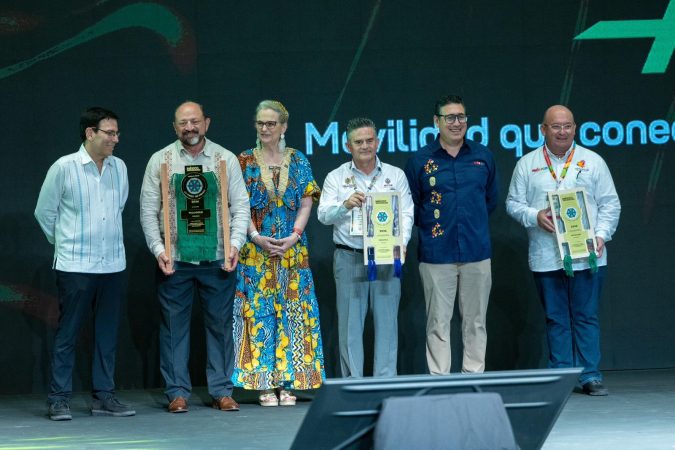 Premian a Michoacán por la Monarca como la mejor experiencia natural de México