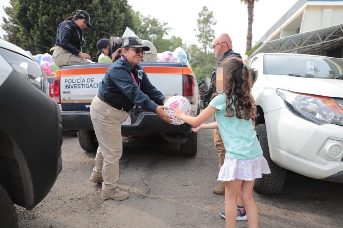 FGE y Guardia Civil llevan juguetes y alegría a niñas y niños de Michoacán en celebración del Día de las Infancias