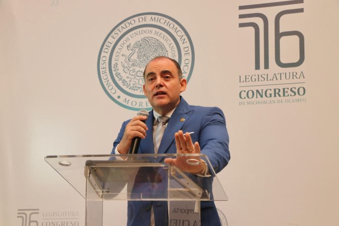 Confía Baltazar Gaona en cumplimiento de acuerdos tras levantamiento de huelga en la UMSNH