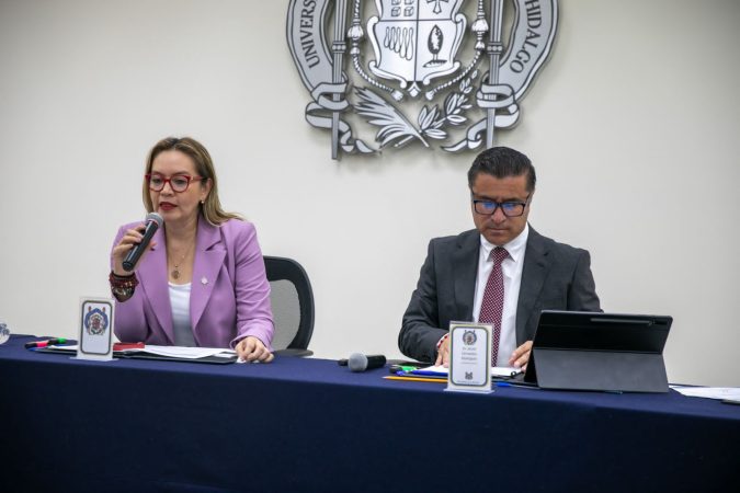 Continúa trabajo en equipo, en favor de la UMSNH; Yarabí Ávila preside sesión del Consejo Universitario