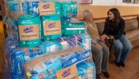 Con Jalo por las Mamás, más de 2 mil pañales garantizan bienestar a personas adultas mayores 