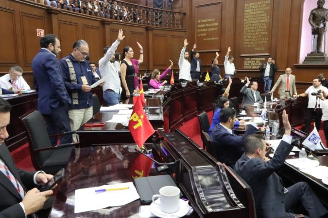 Ningún funcionario podrá cobrar más que titular del Ejecutivo Federal: 76 Legislatura
