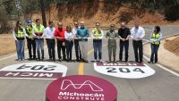 Nueva carretera Aguililla-Dos Aguas reactivará la economía en la Sierra de Michoacán 