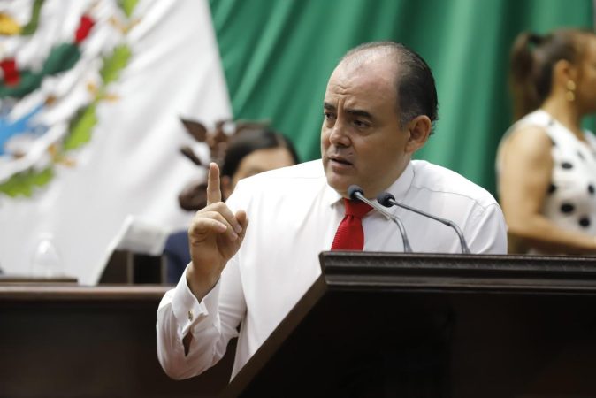 Condena Baltazar Gaona insensibilidad de autoridades de la UMSNH ante pagos pendientes a trabajadores