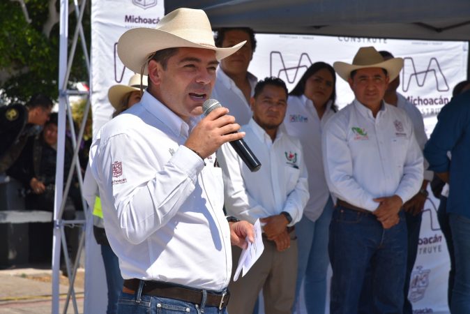 SCOP dignifica espacios educativos en Ixtlán y Ecuandureo