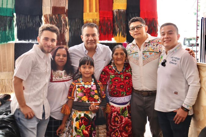 ¡Llévate a mamá al concierto de “El Buki” comprando artesanía michoacana!
