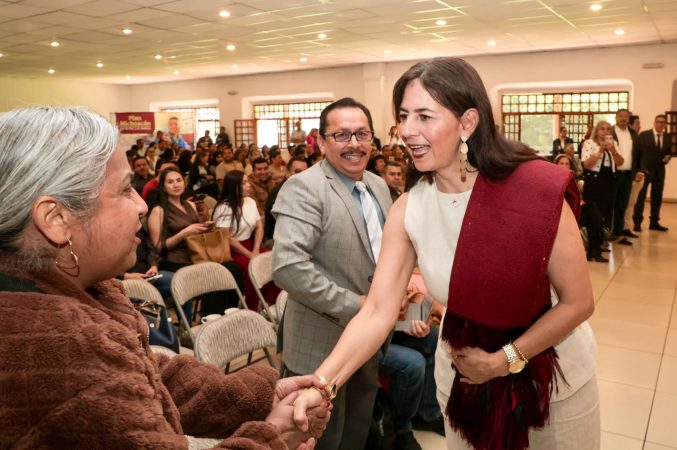 Más de 50 mil docentes fortalecen su labor en las aulas: Gabriela Molina